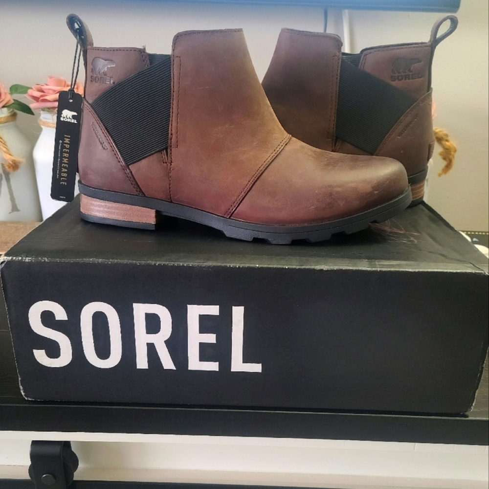 Sorel Emelie Chelsea Waterproof Boots - Women's Size 10